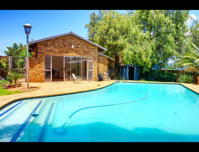 4 BEDROOM PROPERTY TO RENT IN VICTORY PARK